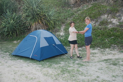 Fraser Island - Holkám se povedlo postavit stan