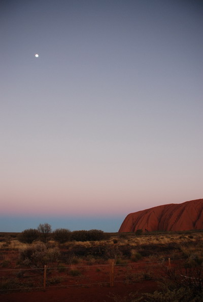 Uluru a Měsíc
