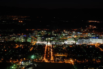 Canberra v noci