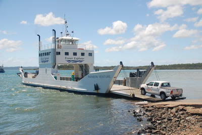 Fraser Island - nalodění na barge