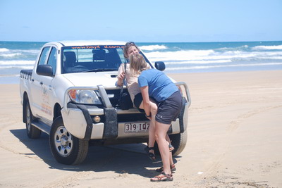 Fraser Island - Hanka se bude fotit na autě