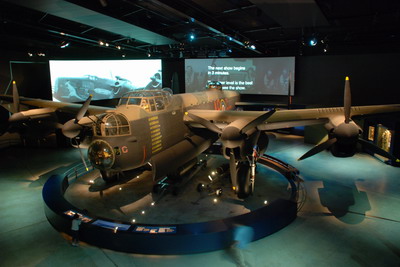 Canberra - maketa letadla ve válečném památníku