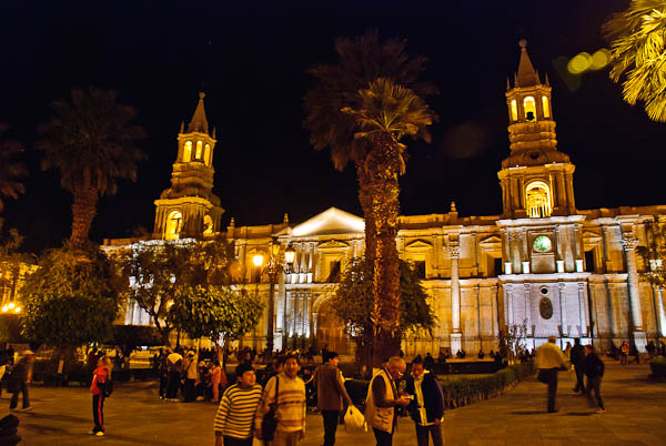 Náměstí v Arequipě v noci